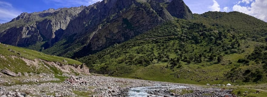 Depuis Bichkek : Gorges de Sokuluk et cascade de Belogorka (une journée)