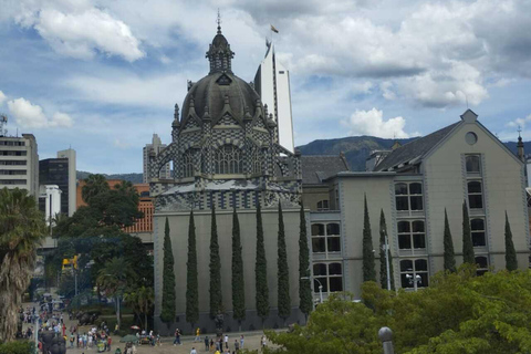 Medellín Through Time – City Sightseeing Tour | Subway, Metrocable, and Historic Center
