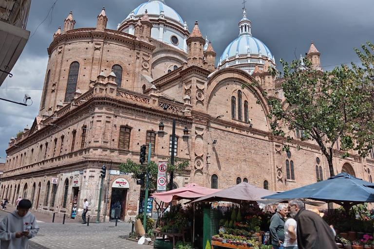 Quito: 9-Day Andes Tour with Hot Springs and Train Ride