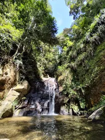 Wasserfall- und Höhlenpfad im Tijuca-Wald