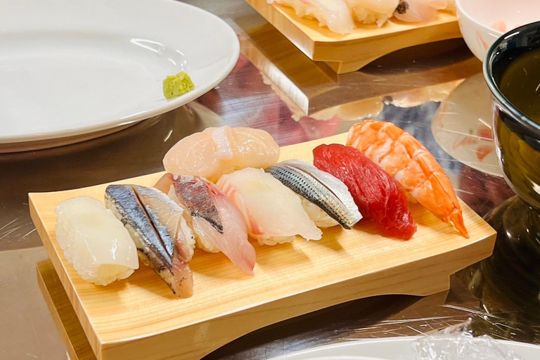 Naha Makishi Public Market : Sushi making experience English guided guide