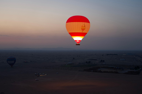 Dubai: tocht met heteluchtballon, woestijnsafari en quadrijden