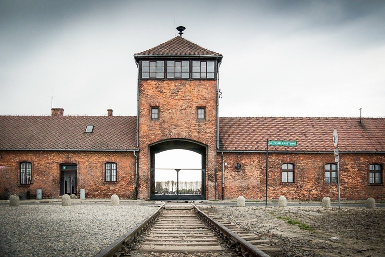 Kraków: całodniowa wycieczka z przewodnikiem po Auschwitz-Birkenau i kopalni soliWspólny transfer i wycieczka po angielsku z Meeting Point