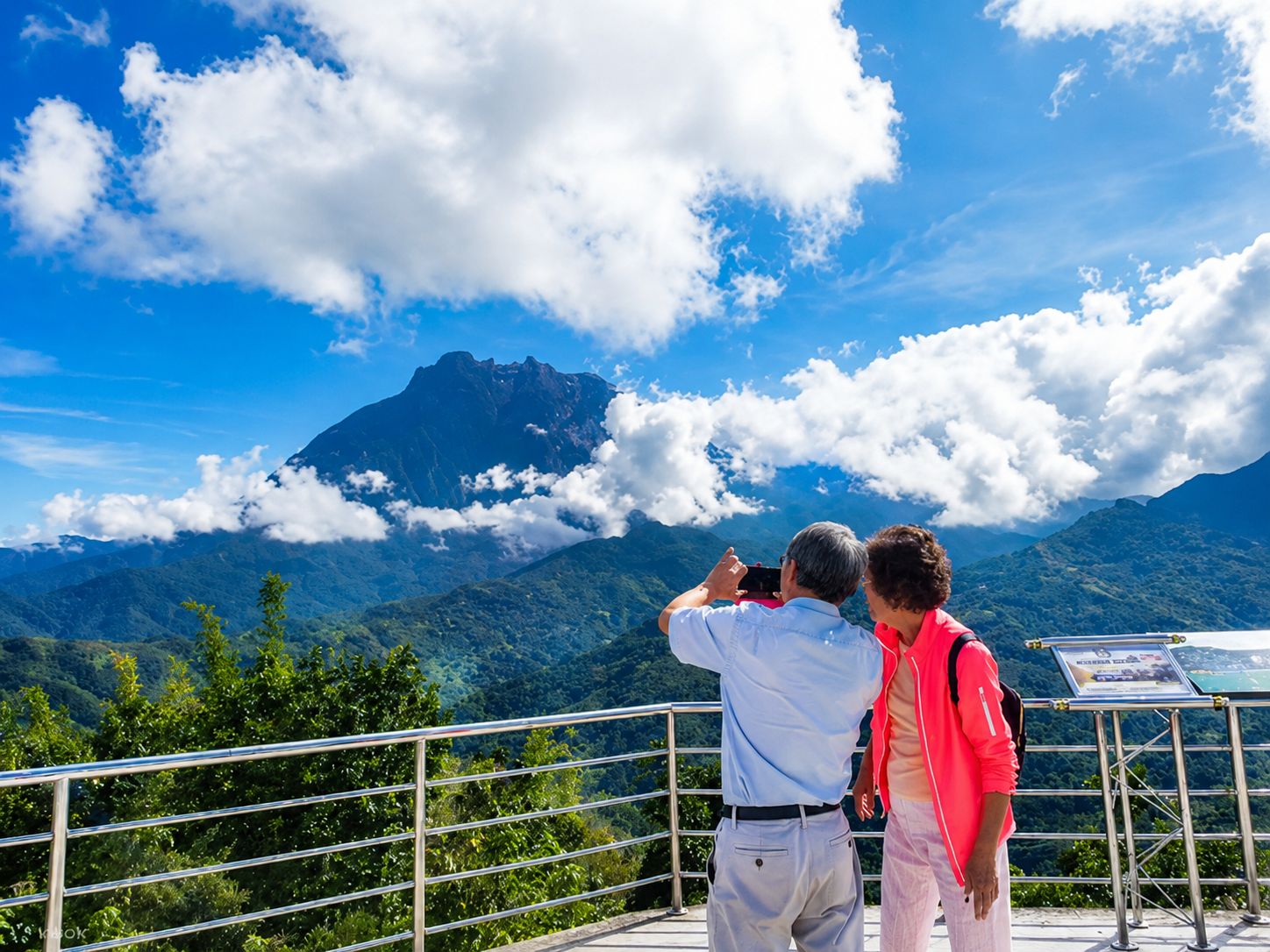 Sabah: Tagestour zum Kinabalu-Park, zu heißen Quellen und zur Desa-Kuhfarm
