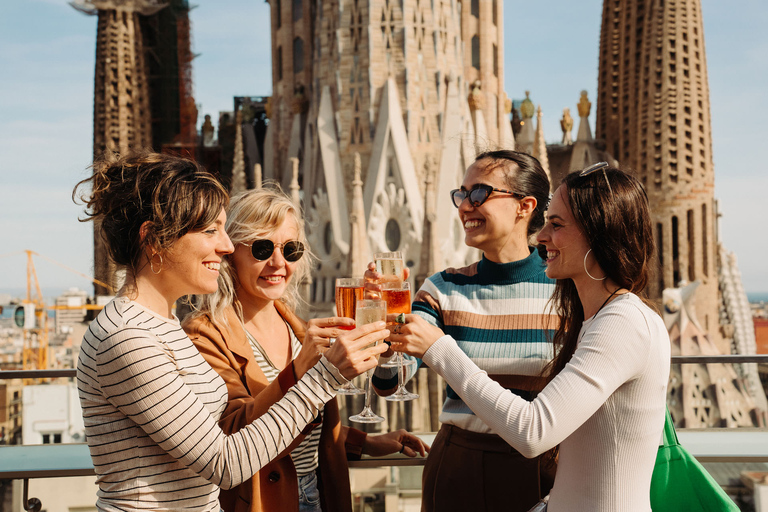 Barcelona: Sagrada Familia Evening Tour with Cava
