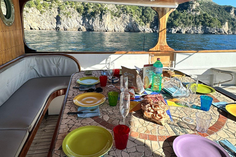 Ischia Island Boat Tour with Local Lunch and Swimming