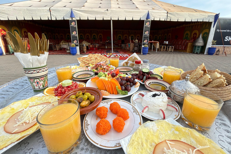 Marrakech: Royal Breakfast with Hot Air Balloons view