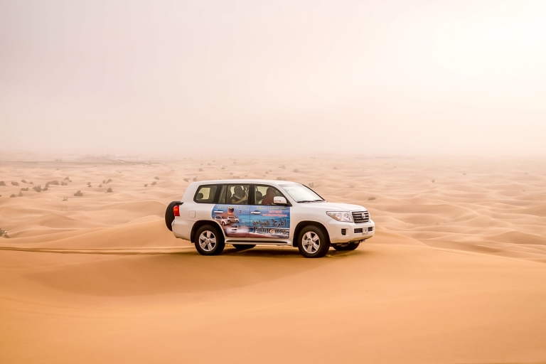 Dubai: woestijnsafari met bbq-diner en entertainment4 uur durende woestijnsafari in de ochtend met kameelrit