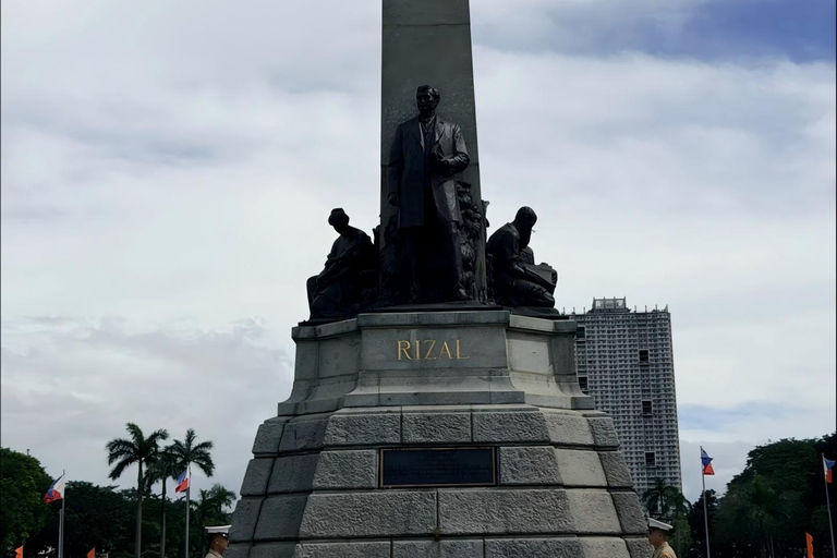 Manila: Bay Sunset Walk & Stories of the Historic Coast