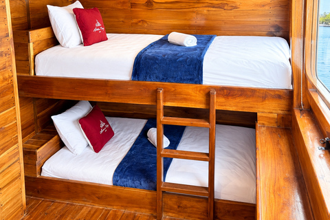 3D Komodo Sailing & Land Tour 12 Stops Single Bed & Hotel 3-Day Sailing + Land Tour + 3-Star Hotel, Single Bed