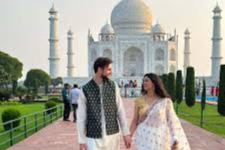 Agra: Skip the Line Taj Mahal with photographer & Dress Rent All Included