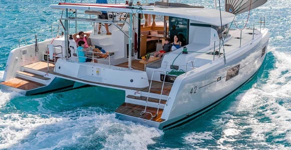 Santorini: Private Luxury Catamaran Cruise with Greek Meal