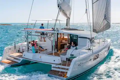 Santorini: Private Luxury Catamaran Cruise with Greek Meal
