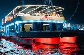 Dubai: Crociera al tramonto o con cena con musica dal vivo e open bar