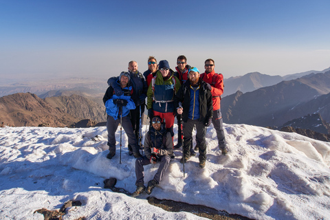 Beklim de Toubkal berg: 3-daagse trektocht vanuit MarrakechBeklim de berg Toubkal: driedaagse trektocht vanuit Marrakesh