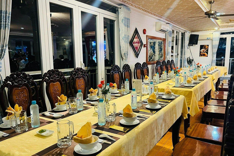 Saigon after dark: River Dinner & Live Music by Cruise Cruise without Transfer and Guide
