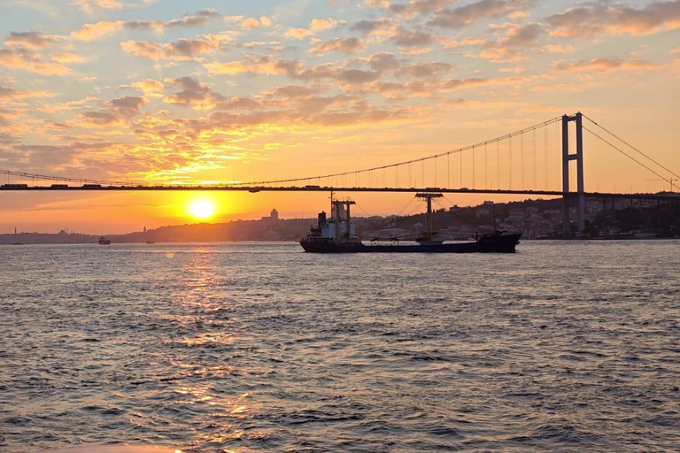 Explore Istanbul: Daily Scenic 2-Hour Bosphorus Cruises Sunset Cruise