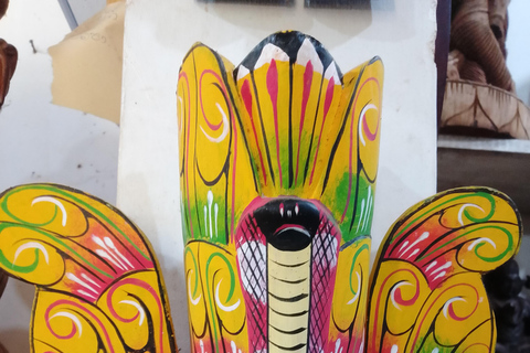 Galle: Traditional Wood Carving and Painting Workshop
