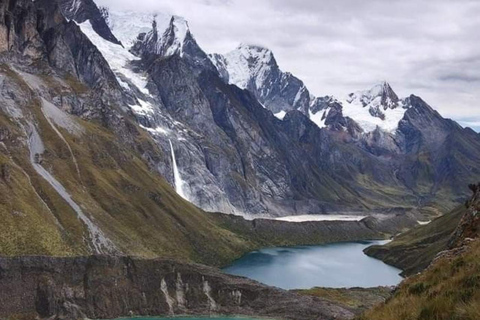 Von Ancash aus: 3 Lagunen Ganztages-Trekking-Route