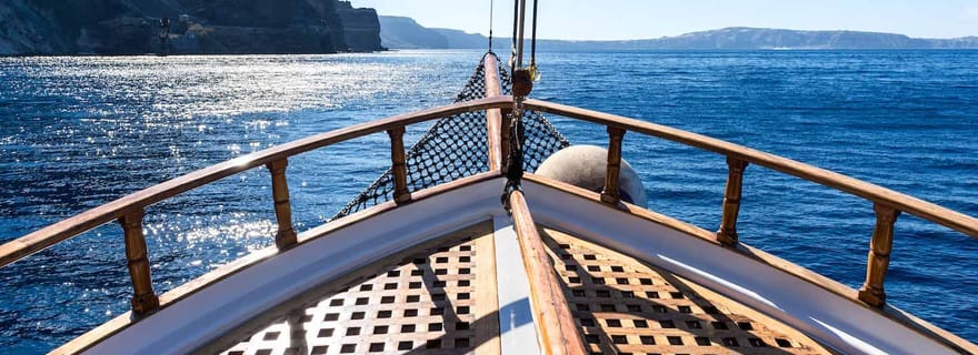 Au départ de Thera : Croisière en Thirasia avec randonnée sur le volcan et sources d'eau chaude