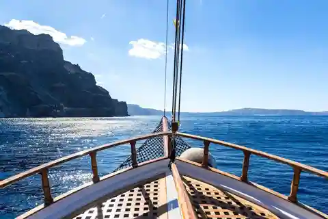 Au départ de Thera : Croisière en Thirasia avec randonnée sur le volcan et sources d'eau chaude