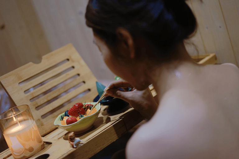 Guangzhou: Traditional Chinese Seasonal Herbal Bath