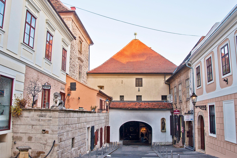 Zagreb: Guided Walking Tour in French with a Local Guide