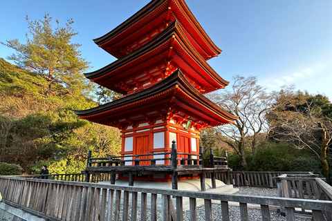 Kyoto: Kiyomizu Temple Walking Tour with Expert Guide