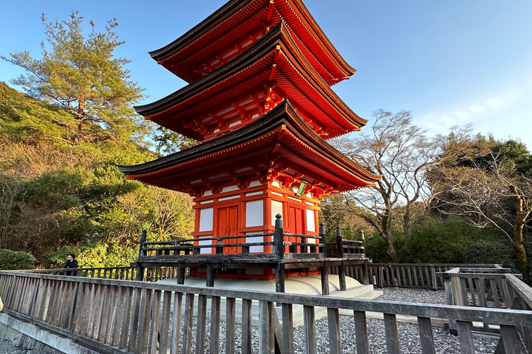 Kyoto: Kiyomizu Temple Walking Tour with Expert Guide