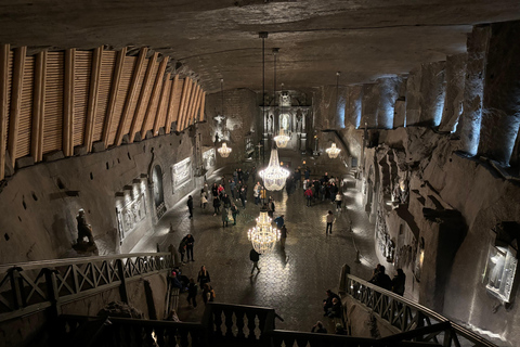 Cracóvia: Visita guiada à mina de sal de Wieliczka com transferes do hotelCracóvia: Visita guiada à mina de sal de Wieliczka com traslados do hotel