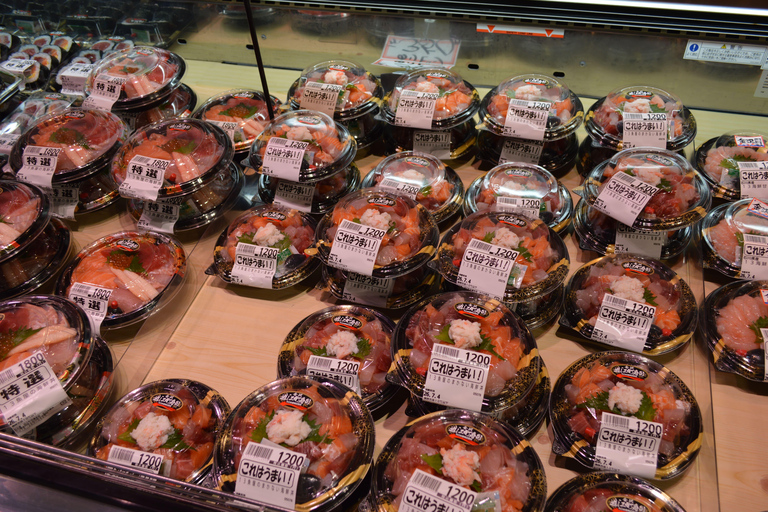 Kanazawa: Private Omicho Market Tour Like a Local