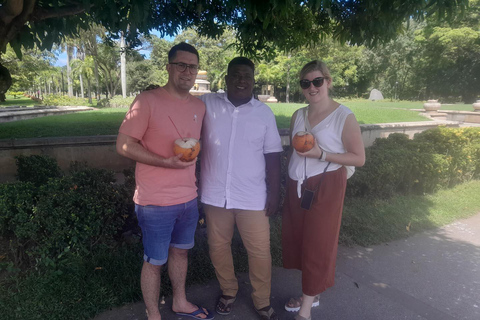 Colombo: Heritage Tuk Tuk Tour with Lunch & Local Guide