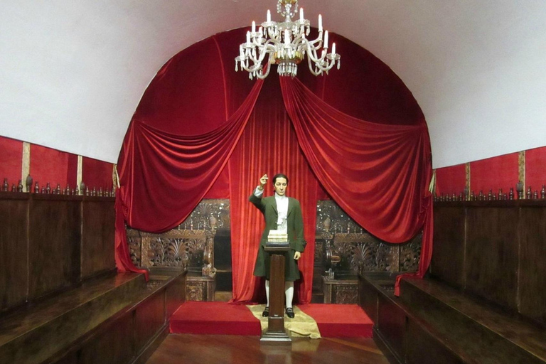 Historic Quito Walking Tour: Power & Death Stories