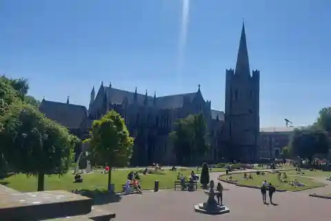 Passeio a pé pelos pontos turísticos de Dublin