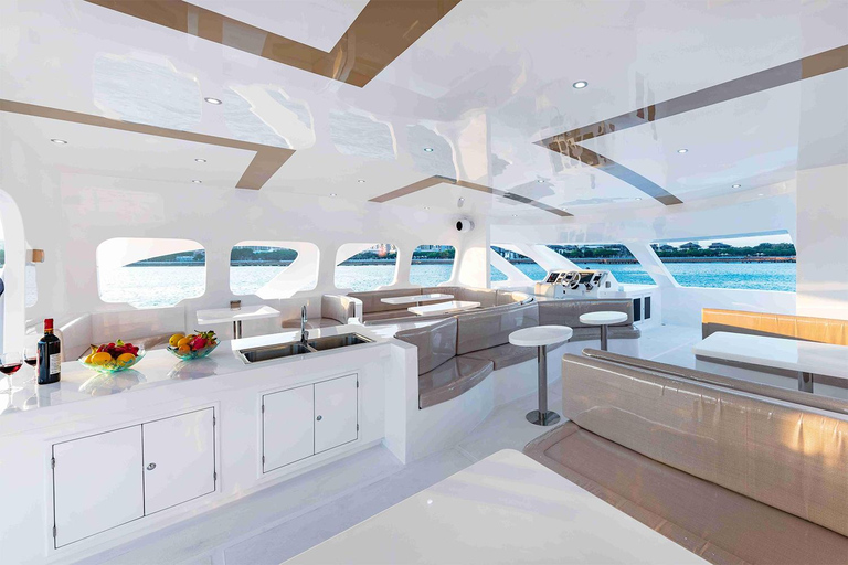 Phuket: Phi Phi Islands Yacht Cruise with Thai Longtail Boat FD1 Phi Phi Tour – Excluding National Park Fee