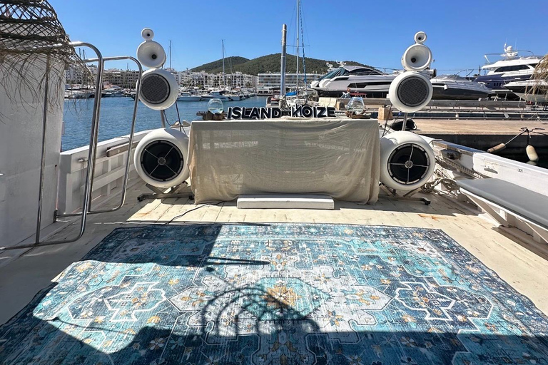 Ibiza: Solar Eclipse Cruise with Lunch, Drinks, and DJ