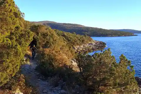 Entdecke die Halbinsel Lustica mit dem E-Bike