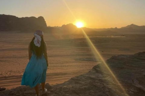 Excursion de 4 heures au coucher du soleil dans le désert de Wadi rum4Heures de Jeep matin ou coucher de soleil Wadi Rum Desert Highlights