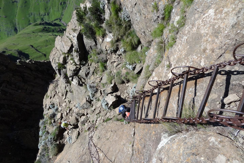 Durban: Drakensberg Mountain 2-Day Tour plus Hike with Lunch