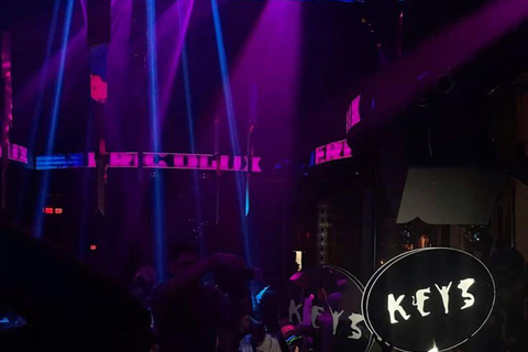 Hong Kong: One Night in Exclusive Rooftops and Secrets Clubs