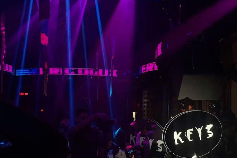 Hong Kong: One Night in Exclusive Rooftops and Secrets Clubs