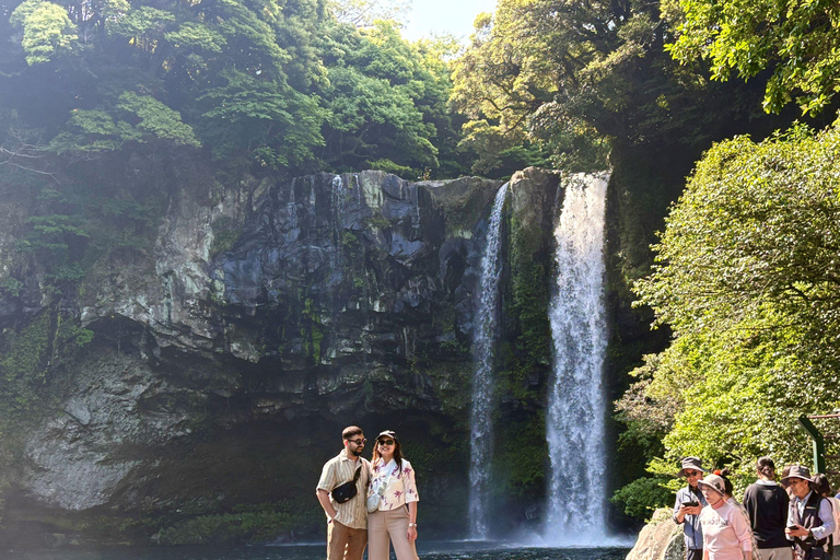Jeju Small Group Tour incl. Yacht Cruise, Falls & Mt.Halla Jeju Small Group Tour with Yacht Cruise, Falls & Mt.Halla