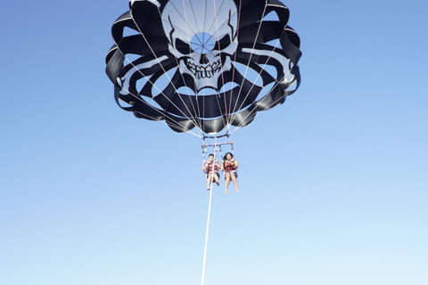 Barcelona: Parasailing mit 360º Panoramablick auf die Skyline