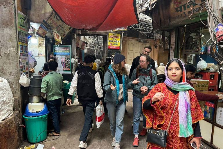 Wedding Wear & Bollywood Glam Shopping Tour (Women-Led Tour) Wedding Wear & Bollywood Glam Shopping Tour (Half-Day Tour)