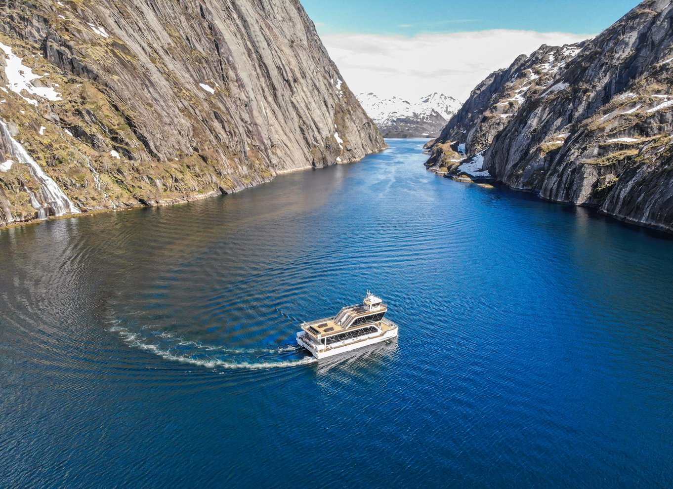 Fra Svolvær: Lofoten Silent Trollfjord Cruise