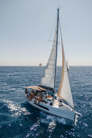 From Trapani: Full-Day Sailboat Trip to Favignana & Levanzo
