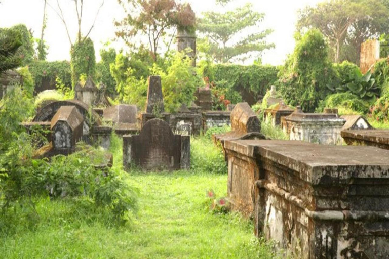 جولة ركوب الدراجات في ضوء القمر في كوتشي