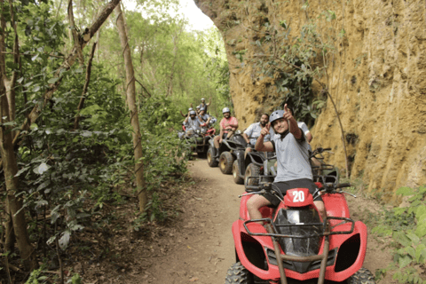 Uluwatu: avventura in quad con fango e ATV Tour guidatoEscursione singola in ATV con punto di incontro