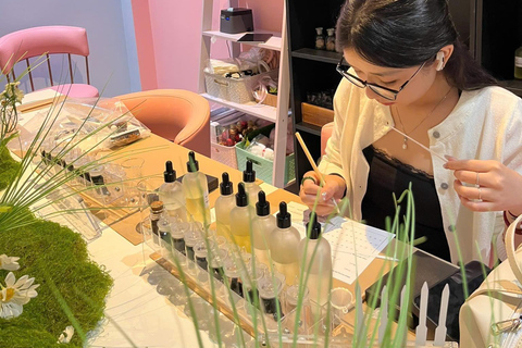 Ho Chi Minh City: Perfume and Floral Gift Box Workshop Only Perfume