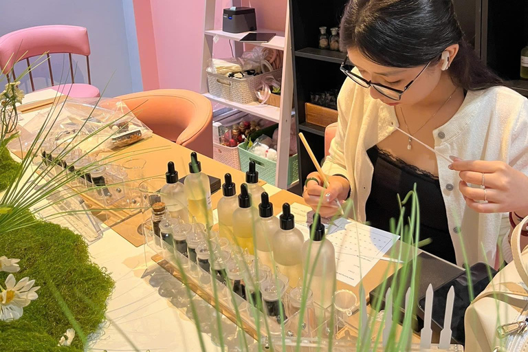 Ho Chi Minh City: Perfume and Floral Gift Box Workshop Only Perfume